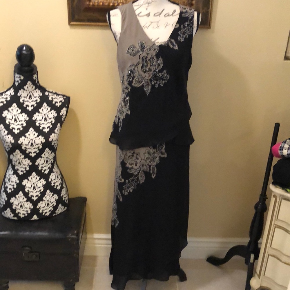 Studio 1 two-piece crystal embellished color block layered lined top & skirt set